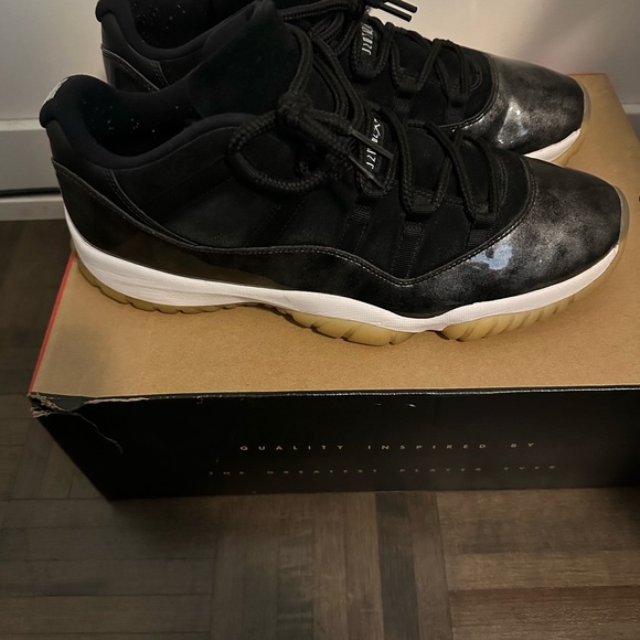 JORDAN RETRO 11’S - Picture 2 of 3